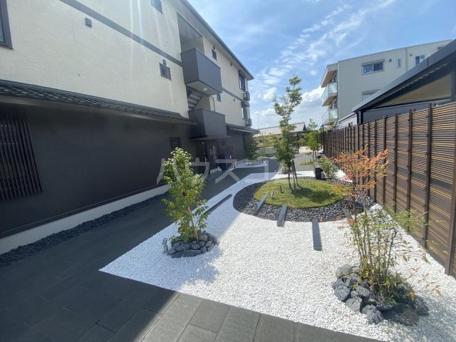 28/30 エントランス