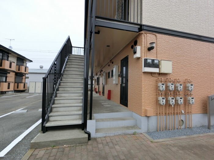 19/27 エントランス