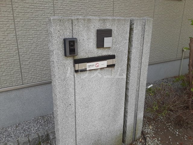 27/30 エントランス