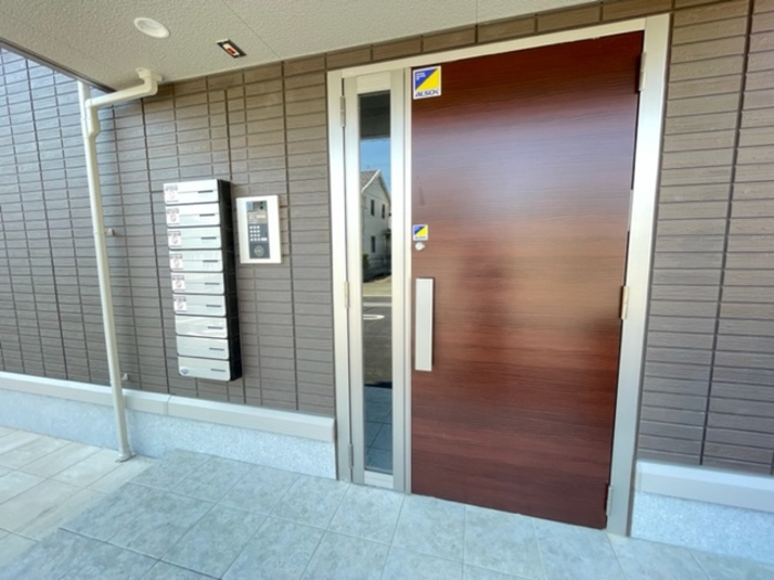 26/30 エントランス