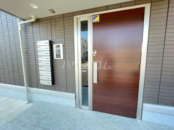 27/30 エントランス