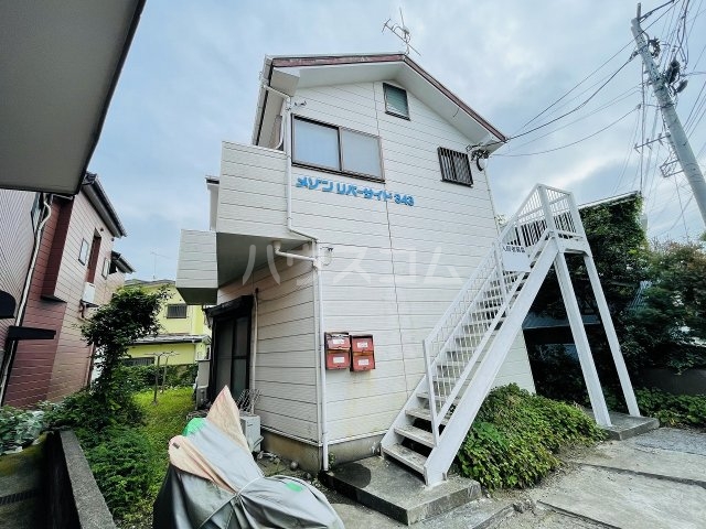 27/29 エントランス