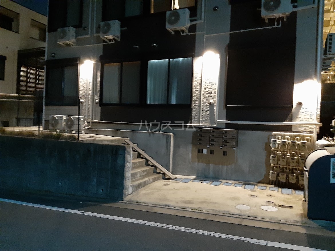 23/30 エントランス