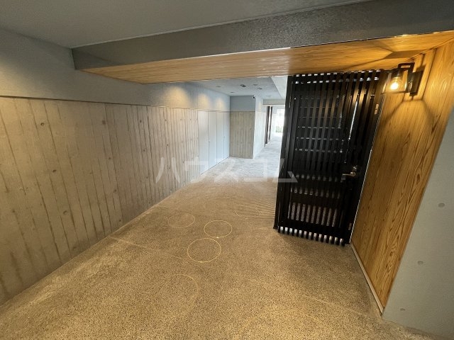 21/25 エントランス