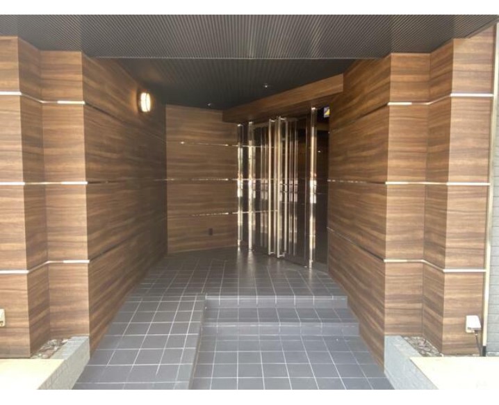 28/30 エントランス