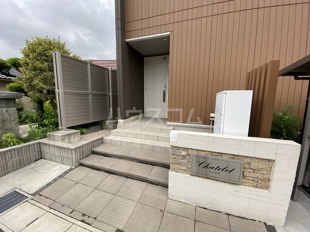 22/30 エントランス