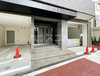 17/27 エントランス