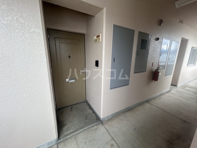 2/4 エントランス