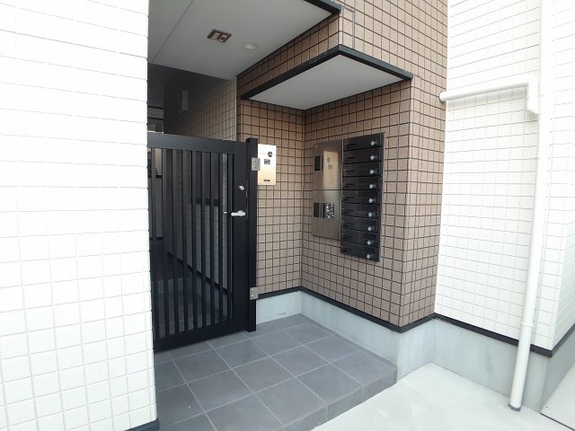 22/28 エントランス