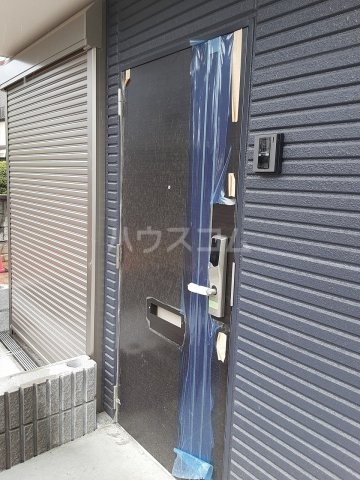 23/27 エントランス