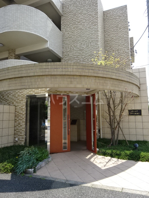 23/27 エントランス