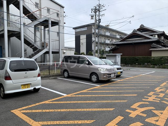 23/30 駐車場