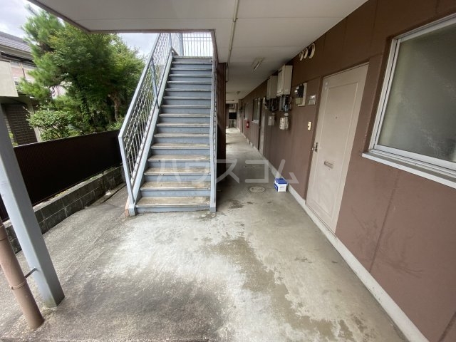 26/30 エントランス