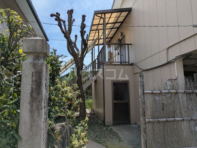 23/30 エントランス