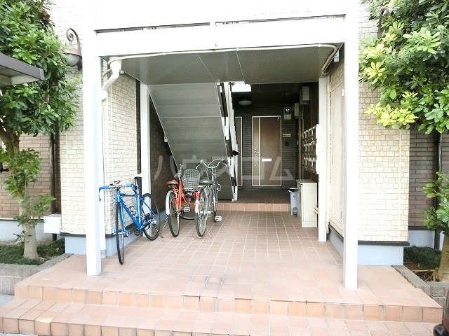 25/30 エントランス