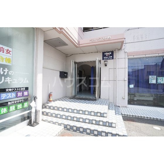 27/30 エントランス