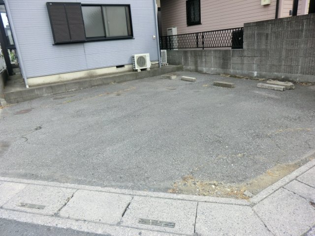 23/30 駐車場