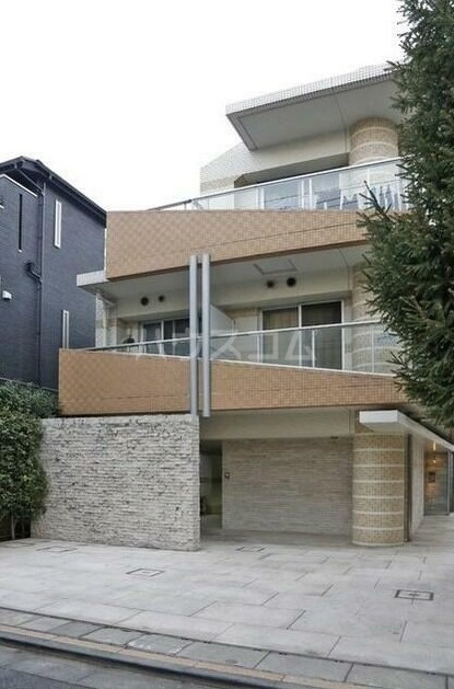 15/22 エントランス