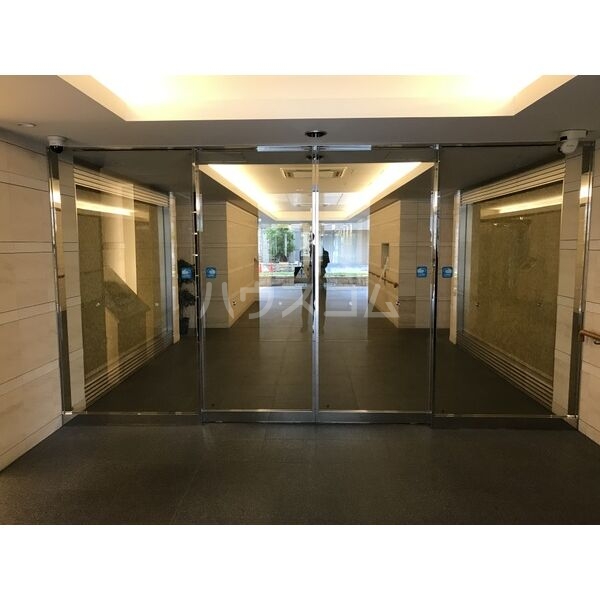 21/30 エントランス