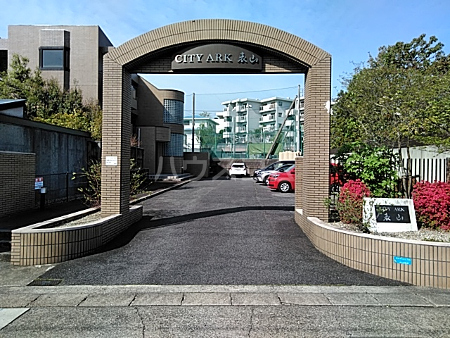 28/30 エントランス