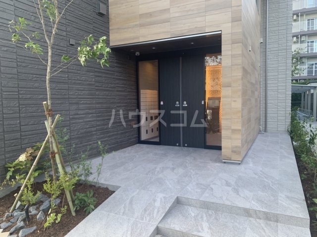 28/30 エントランス