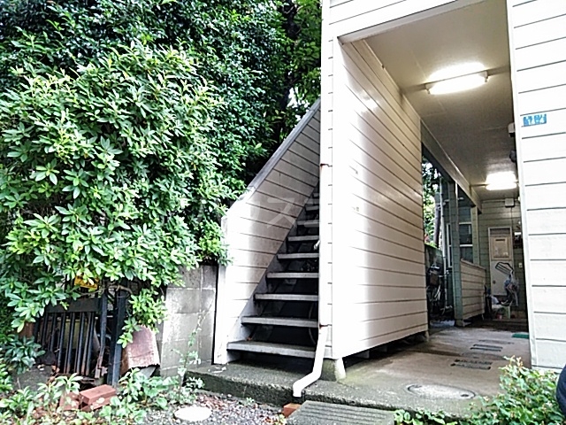 26/27 エントランス