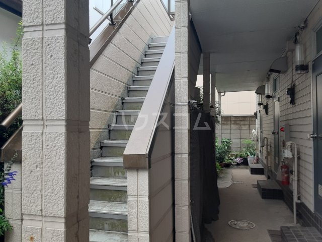 27/30 エントランス