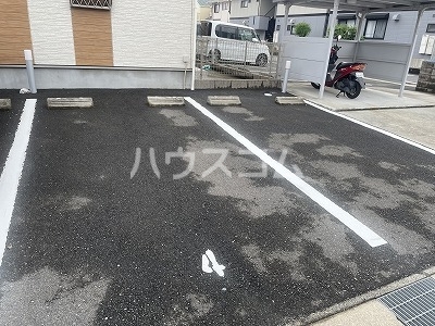 23/30 駐車場