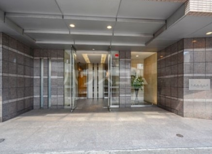 16/23 エントランス