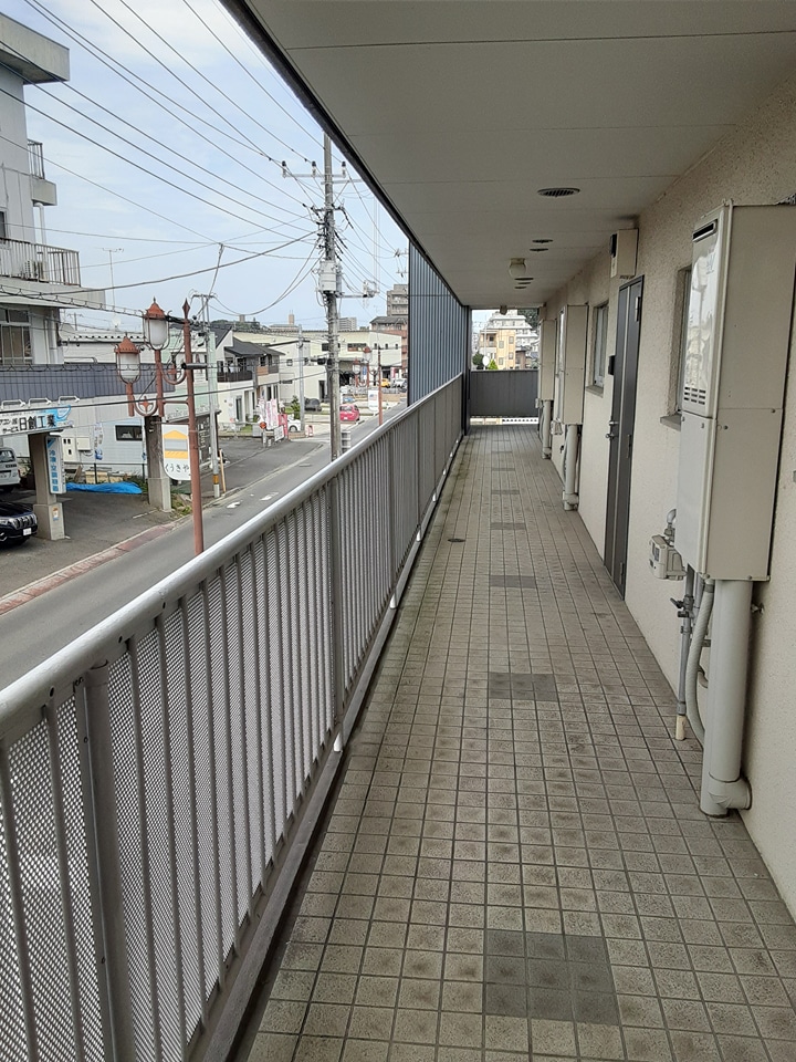 21/30 エントランス