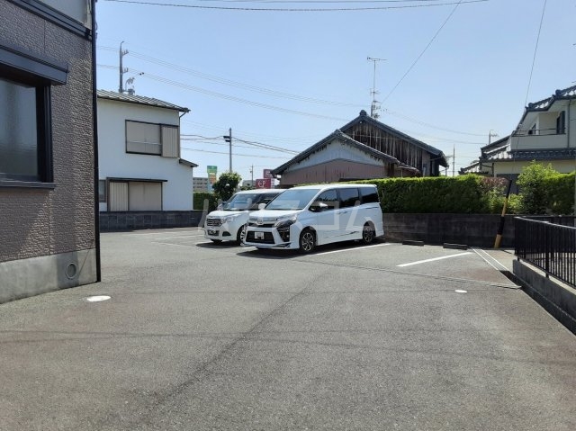 28/30 駐車場
