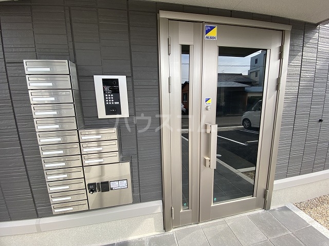 25/30 エントランス