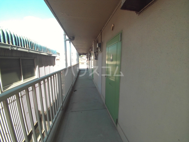 27/30 エントランス