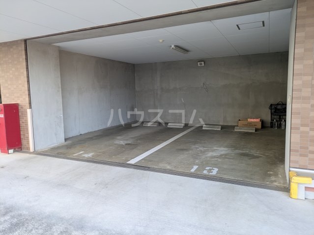 27/30 駐車場
