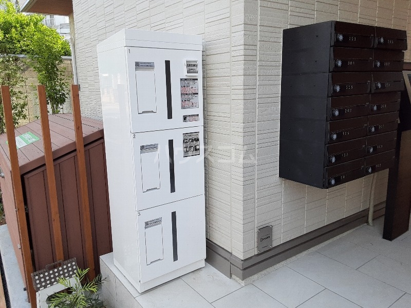 23/30 エントランス