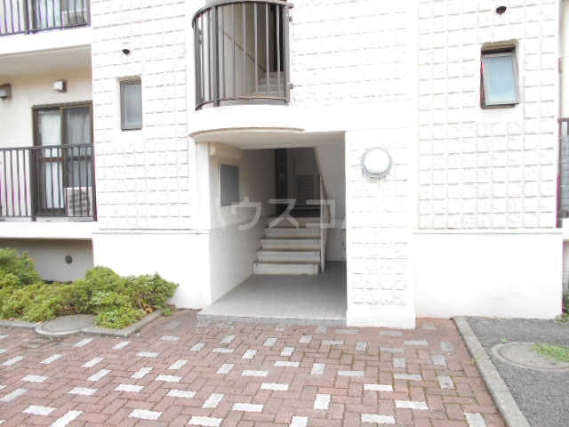 26/28 エントランス