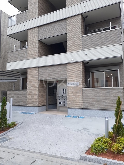 28/30 エントランス