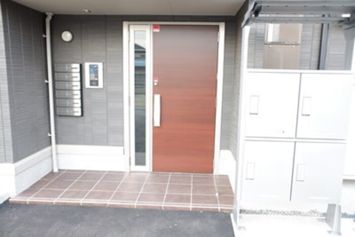 21/30 エントランス