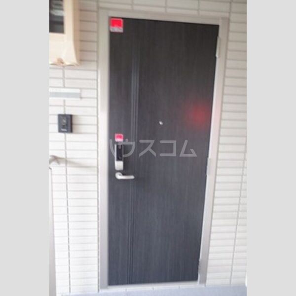 13/26 玄関