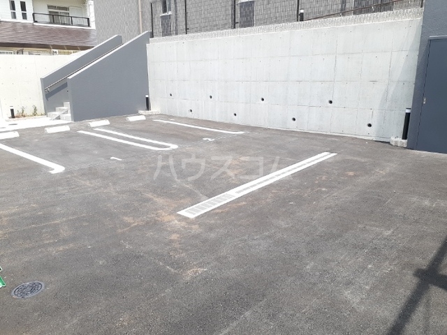 18/29 駐車場