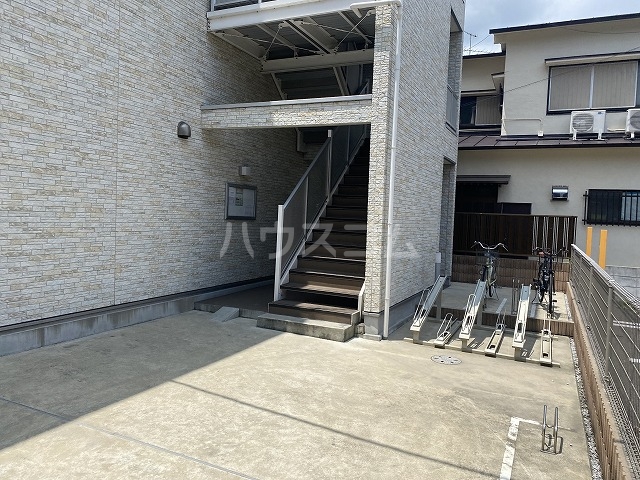 2/4 エントランス