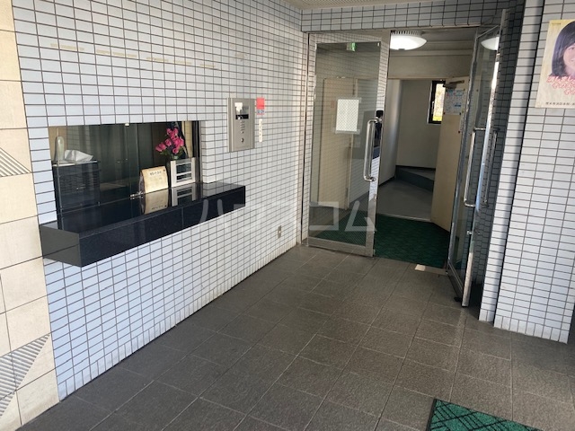 21/27 エントランス