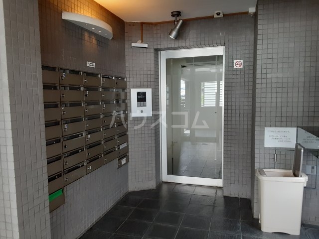 28/29 エントランス