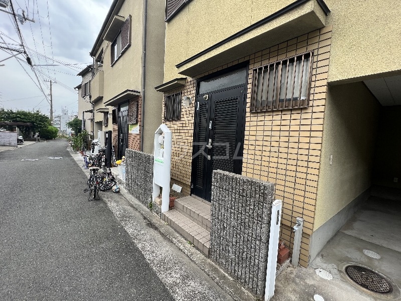 26/30 エントランス
