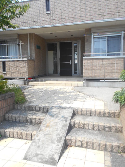 24/30 エントランス