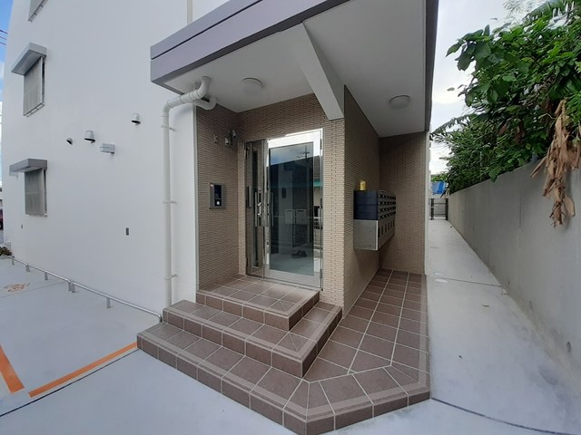 18/24 エントランス