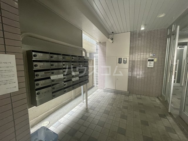 21/30 エントランス