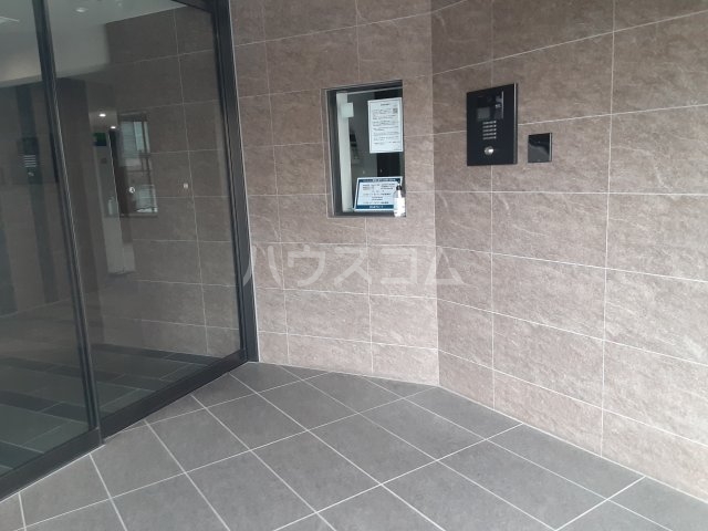 28/30 エントランス