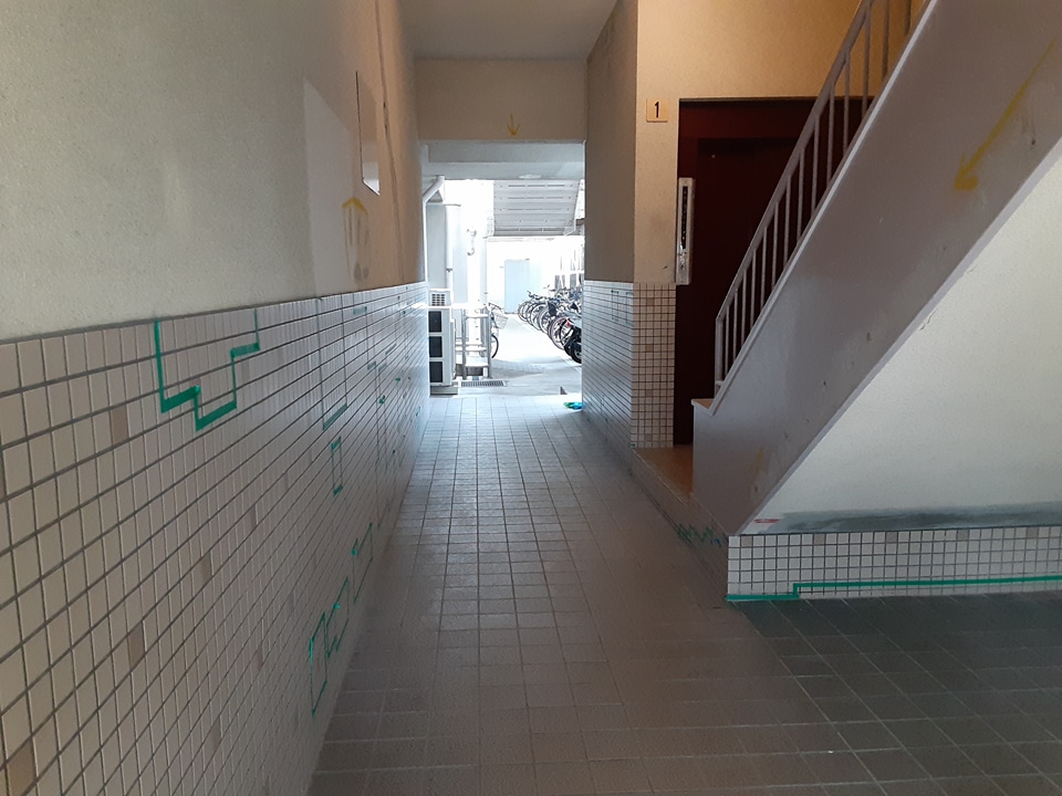 24/27 エントランス