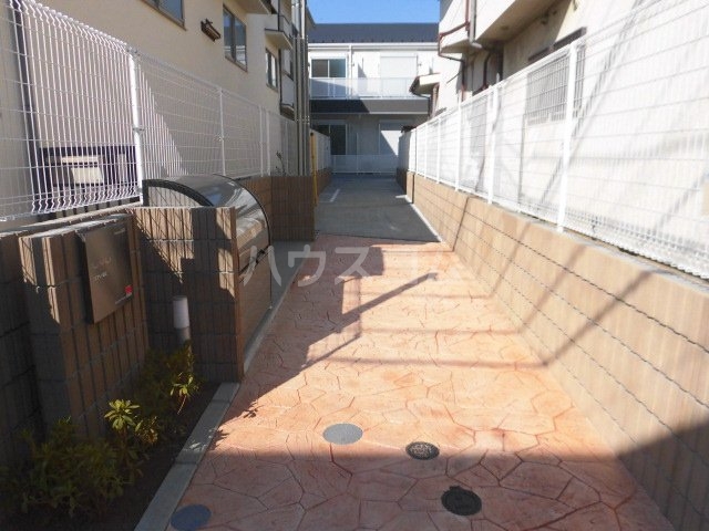 22/27 エントランス